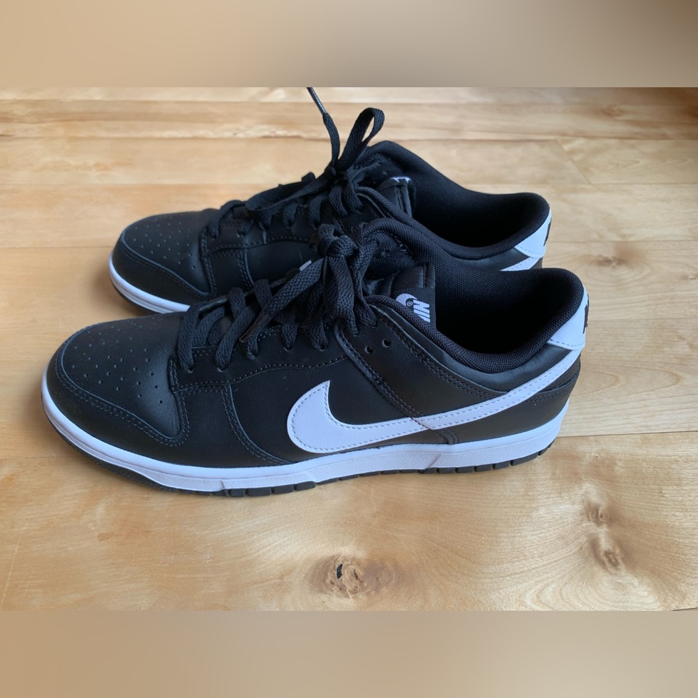 NWOT Nike Dunk Low Black Panda Shoes Size 10 Men’s- black/white)